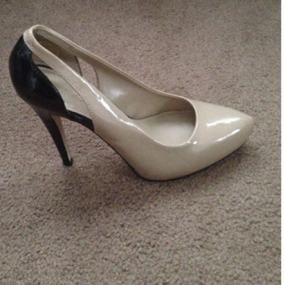 ALDO Shoes - Aldo Nude & Black Pumps