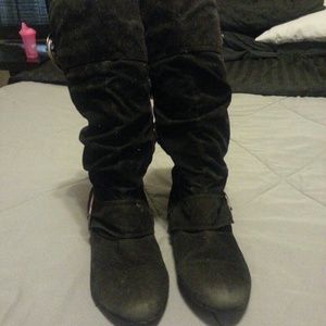 Black suede flat boots