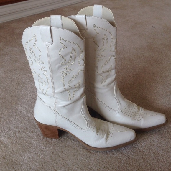 White cowgirl boots, great condition!