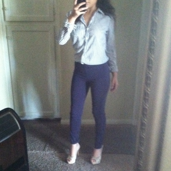 Gray white strip collar shirt