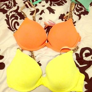 2 Victorias Secret push-up bras!😍