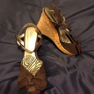 Black wedged sandals