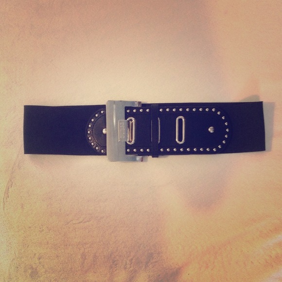 Guess belt!