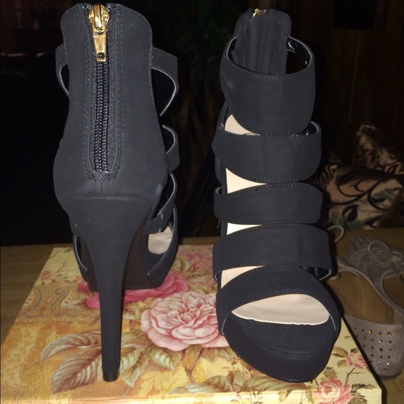 Brand new, never worn black heels!