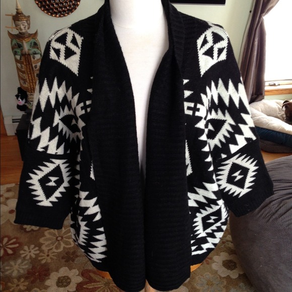 PRICE DROP! Aztec Geometric Black White Sweater - Picture 3 of 4