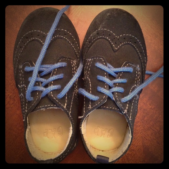 Baby gap boys shoes size 6