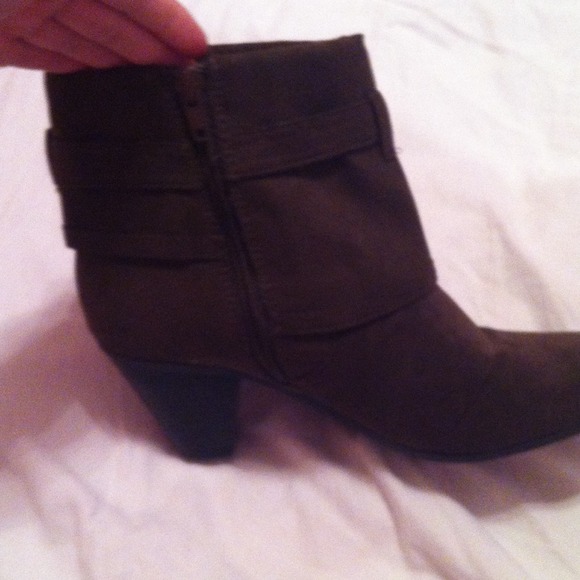 Boots - Picture 2 of 3