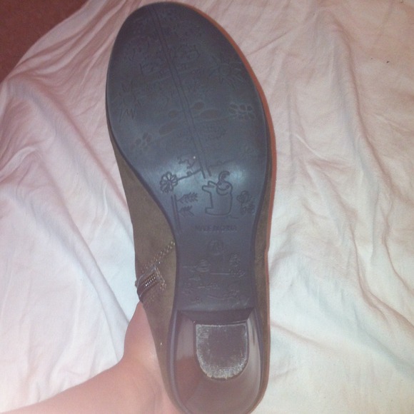 Boots - Picture 3 of 3