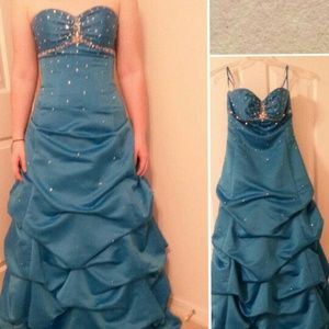 Prom dress / formal dress