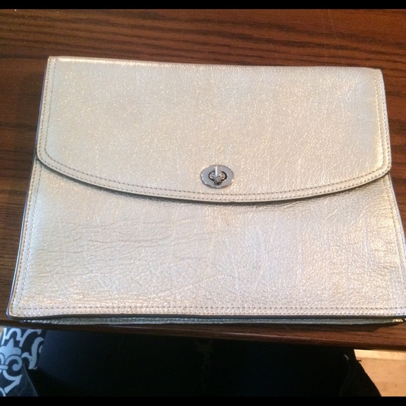 FLASH SALE 🎀LARGE METALLIC CLUTCH BY COACH