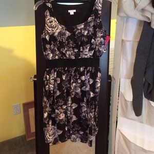 Black/white flower dress