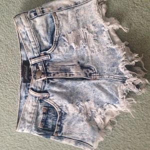 Bleached high waisted shorts!