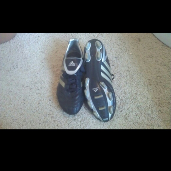 Unisex cleats men's 8 women's 9/9.5