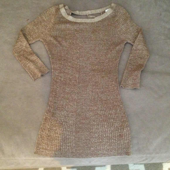 Pea in the Pod gold Maternity shirt