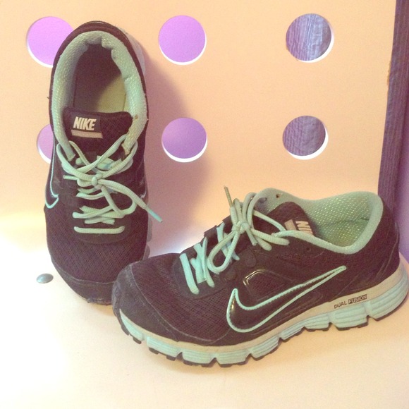 Nike Shoes - NEWLY REDUCED🌸🌸🌸Nike Dual Fusion Running Shoes