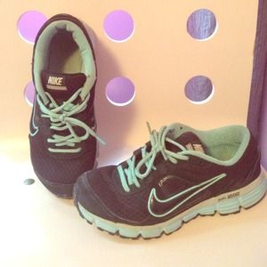 NEWLY REDUCED🌸🌸🌸Nike Dual Fusion Running Shoes