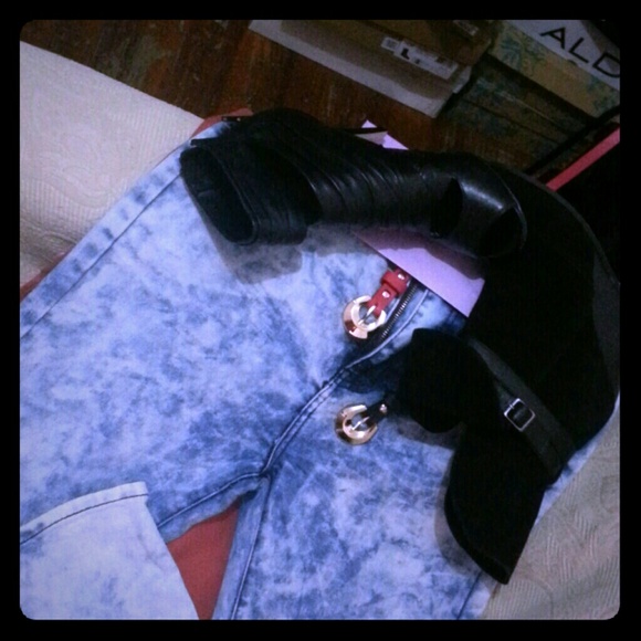 Skinny Jeans &or bundling?Shoes?plz ask away