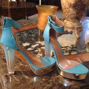 🐳Blue clear heels 🐳