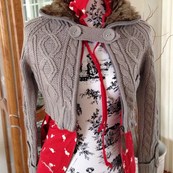 Sweater - Picture 1 of 4