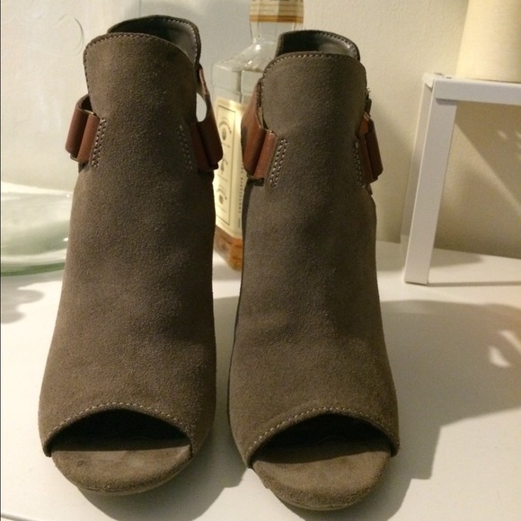 Steve Madden Shoes - Taupe / Grey Steve Madden Booties with buckles Steve Madden Shoes - Taupe / Grey Steve Madden Booties with buckles
