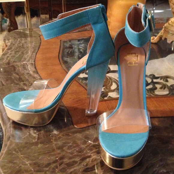 🐳Fashionable blue 6" heels with base platform🐳