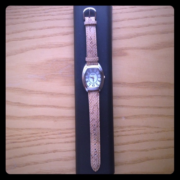 BRAND NEW GOSSIP Tan alligator watch!