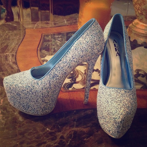 SOLD IN BUNDLE🐟Twinkle Twinkle blue magic heels🐟
