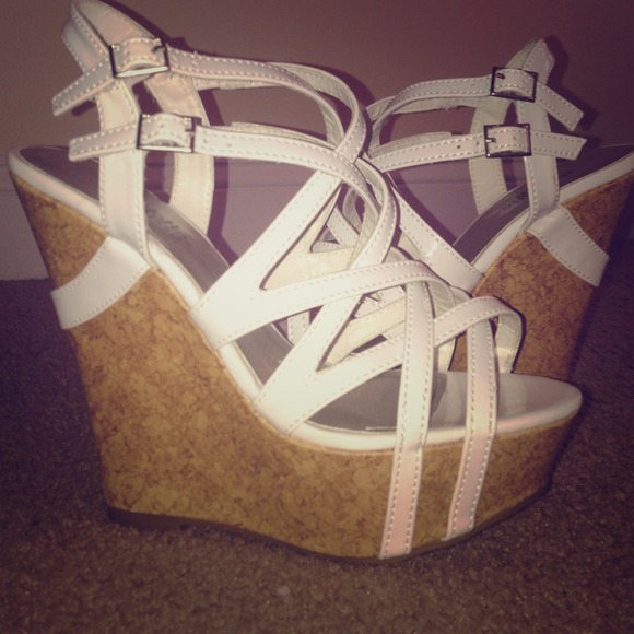Cute White Strappy Wedge Sandals 💕