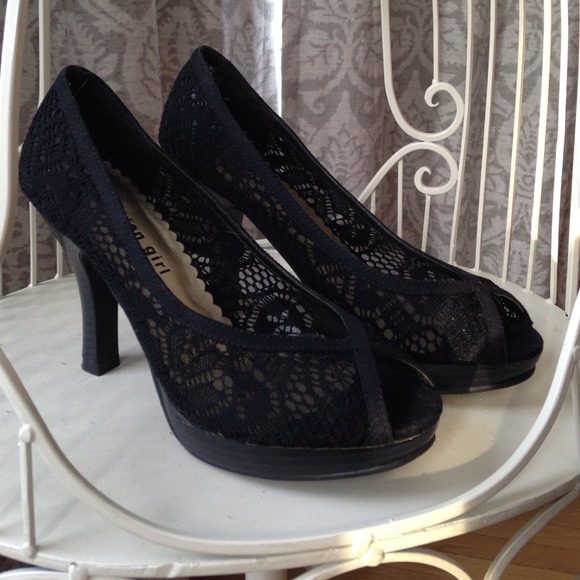 Madden girl black lace peep toe pumps