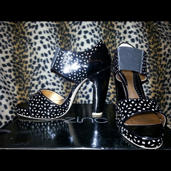 Sandals - Picture 1 of 4