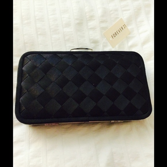 👍sold👍Forever 21 satin clutch