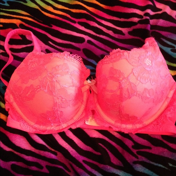 NWT VICTORIA'S SECRET BRA