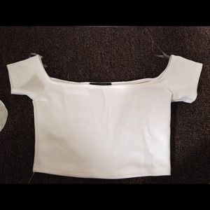 🎉SOLD🎉White off the shoulder crop top