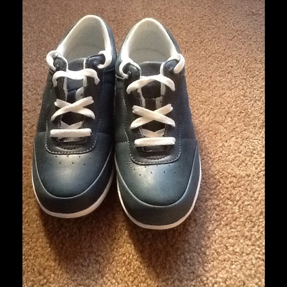 NWOT navy blue pro pet walker tennis shoes