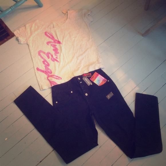 High wasted jeans BNWT!! And flowy crop top