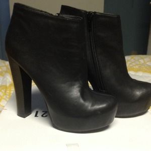 Black booties >reserved<
