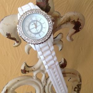 *** REDUCED *** BEAUTIFUL GENEVA LADIES WATCH
