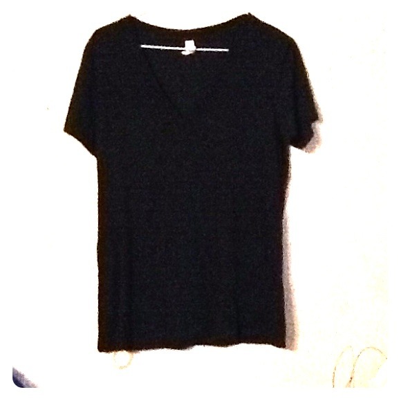 V-neck fitness shirt