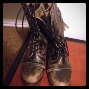 Black/brown destroyed combat boots!😍