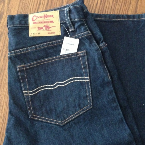 what is the difference between slim fit and regular fit jeans