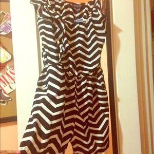 😎Black & White romper ◻️◾️◻️