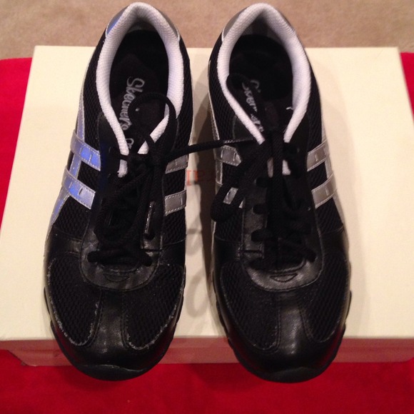 Women Skechers 7.5