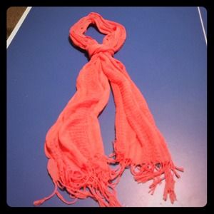 Chic pink knitted scarf!