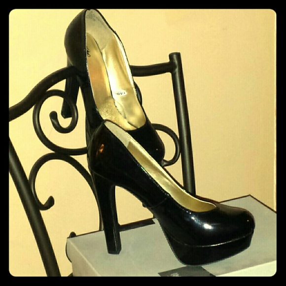 Worn once! Black pumps