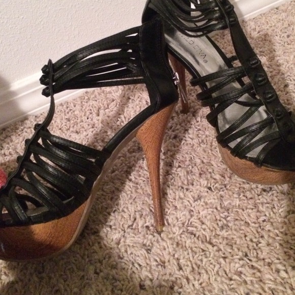 Black scrappy heels - Picture 2 of 4
