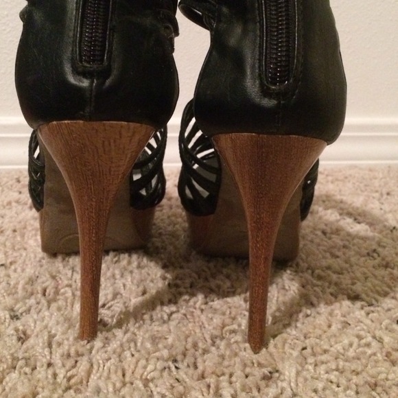 Black scrappy heels - Picture 4 of 4