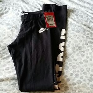 BNWT Black Nike Work out Pant/Legging **HOLD**