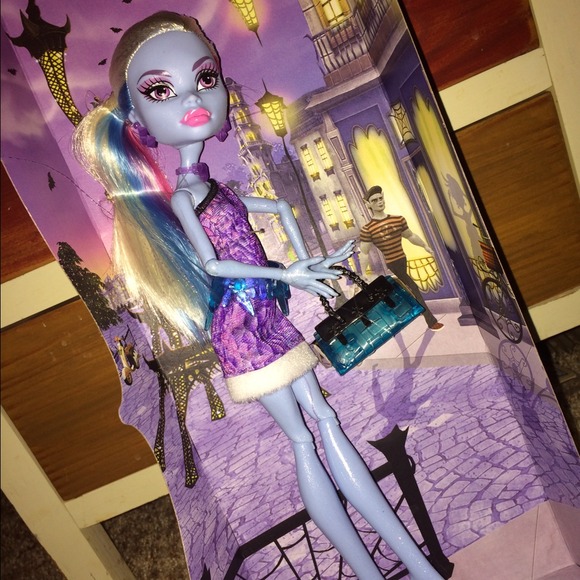 🚫SOLD🚫MONSTER HIGH ABBEY😘