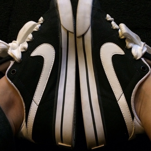 Blk n white nike's - Picture 1 of 4