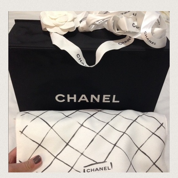 Chanel magnet box and dustbag